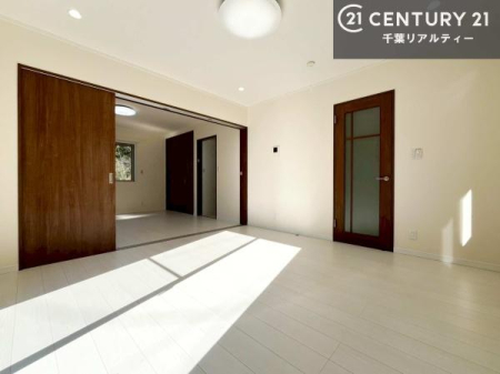 ���r���O �S�n�ǂ����r���O�͉Ƒ������R�ƏW�܂�܂��B�Ƒ��c�R�̎��Ԃ����������ł��B���Ƒ��ƁA����w�[���������Ԃ��߂��������ł��ˁB