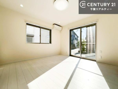 ���r���O �傫�ȑ����炽���Ղ�̗z���������閾�邢���r���O�B�J�����̂��郊�r���O�ŉƑ��c���̂��났�̎��Ԃ��߂����܂��B