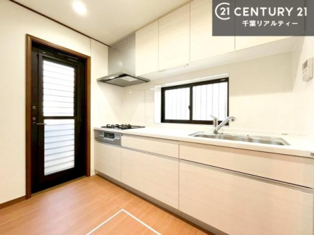 �L�b�`�� ��Ƃ����₷���V�X�e���L�b�`���ł��I���[����������t���Ă���̂ŁA�����X�y�[�X�ɕ���u���Ȃ��čςނ̂ŁA�L�X�g���āA���K�ɍ�Ƃ��ł��܂��I