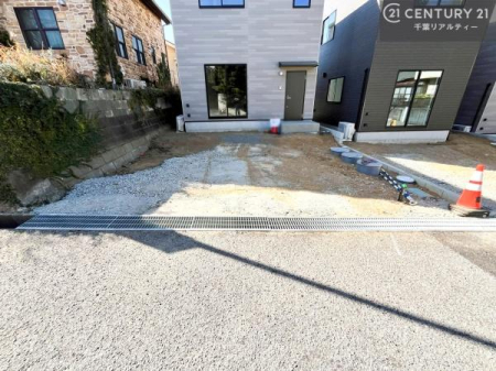 ���ԏ� ���ԃX�y�[�X��2�䕪����܂��I�Z�J���h�J�[�͂������A�o�C�N�⎩�]�ԂȂǂ��u���ꏊ�ɍ���܂���B