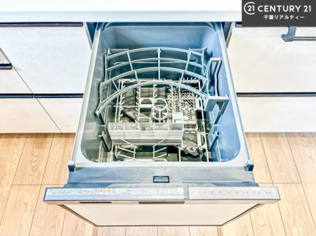 �L�b�`�� �H��@�t���̃L�b�`���ł��I�Z���������r��h�~�Ƃ��đ�ϊ��􂷂�֗��Ȏd�l�ł��I�r���g�C���Ȃ̂ŃL�b�`���̏ꏊ����炸�����X�y�[�X���L���g�����Ƃ��o���܂��I