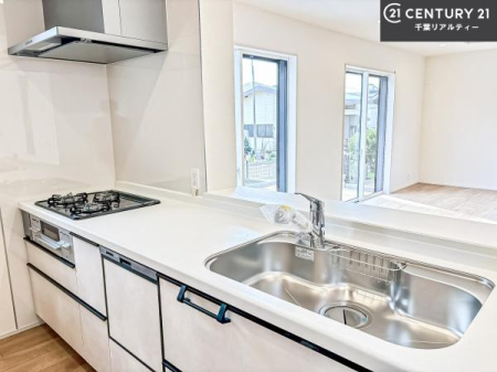 �L�b�`�� ��l�C�̑Ζʎ��V�X�e���L�b�`�����̗p���Ă��܂��I���Ƒ��̃R�~���j�P�[�V���������R�Ƒ�����݌v�ł��B
���q�l�ɂ��ڂ��͂��̂Ŋ������ł��ˁI�L�X�g���ĉ��K�ɍ�Ƃ��i�݂܂��B