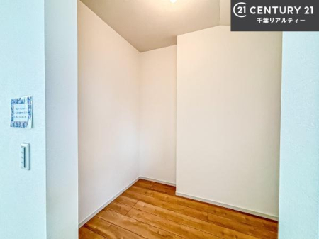 ���[ �E�H�[�N�C���N���[�[�b�g�t���ł��B��������̂��m���Ȃǂ����[���Ă��������ł��ˁI���ɂ���@�������ȂǋG�ߕ��̑傫�ȉƓd�����[�ł��܂��B