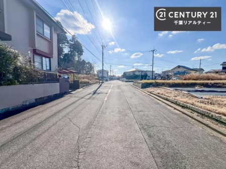 �O�ʓ��H�܂ތ��n�ʐ^ �S�䂭�܂Ō��n����������������悤�A�����ē��̂��p�ӂ������Ă���܂��B���C�y�ɂ��₢���킹�̏�A���z�̕�炵�ւ̈�������i�߂��������I