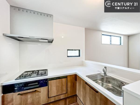 �L�b�`�� �R�����͎O������̂ł������̓����i�s���ł��܂��B
�������O�����t���ł��B�����X�y�[�X���L�X���Ă���׍�Ƃ����₷���I�g�����肪�ǂ��V�X�e���L�b�`���ł��I