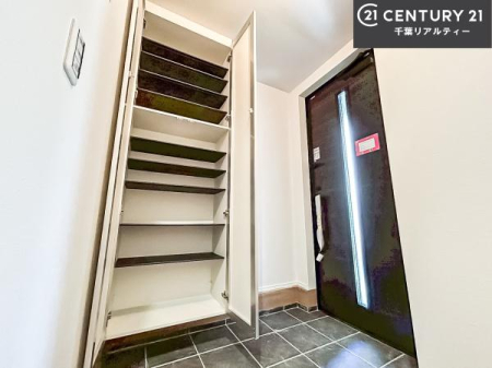 ���� �V���[�Y�{�b�N�X�t���Ȃ̂ŁA���ւ��Еt�����|�������₷���ł��I
�X�b�L���������ւŌ˂��J�����u�ԁA�������̂���S�n������Ԃ��o�}���Ă���܂��B