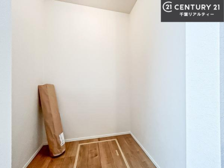 ���[ �E�H�[�N�C���N���[�[�b�g�t���ł��B��������̂��m���Ȃǂ����[���Ă��������ł��ˁI���ɂ���@�������ȂǋG�ߕ��̑傫�ȉƓd�����[�ł��܂��B