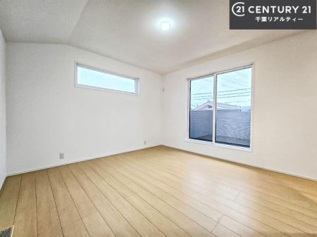 �m�� �o���R�j�[�ɖʂ��Ă���m���ł��B���邭�����肪����A���C����������ł��܂��I���N���āA�O�ɏo�Ĕw�L�т����[�ċz�����ǂ������}������邱�Ƃ��o�������ł��ˁI