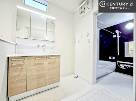 ���ʑ�E���ʏ� �O�ʋ��d�l�̐��ʏ��́A�g�����Ȃ݂����₷������I���͎��[�ɂȂ��Ă��܂��B�h���C���[�₨���ϓ����Еt������̂Ő��ʑ������X�b�L���ƌ����邱�Ƃ��o���܂��I