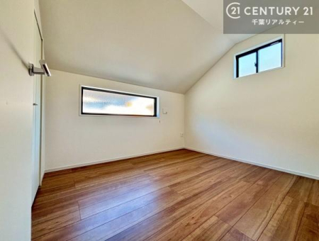 �m�� �����̃X�^�C���b�V���ȑ����̗p�����������ȗm���͂Q�ʍ̌��Ŗ��邭���q�l�̕����⏑�ւȂǂɗǍD�ł��I