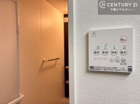 ���̑����� ����������g�[���t���Ă��閣�͓I�Ȏd�l�ł��I�~��̓q�[�g�V���b�N�̗\�h�ɂ��g���܂��B
�J�̓��ł������󕨂���������̂ŁA���󕨂����ߍ��݂ɂ����I