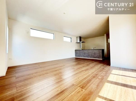 ���r���O ��؂ȉƑ����W�܂邩�炱��LDK�ɂ͂�����肽���B
�q�����������C�ɏ΂��Ȃ��瑖�����Ă���p�����������u�L���Ƃɂ��ėǂ������v�Ǝv���u�Ԃł��B