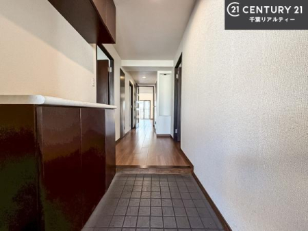 ���� �V���[�Y�{�b�N�X�t���Ȃ̂ŁA���ւ��Еt�����|�������₷���ł��I
�X�b�L���������ւŌ˂��J�����u�ԁA�������̂���S�n������Ԃ��o�}���Ă���܂��B
