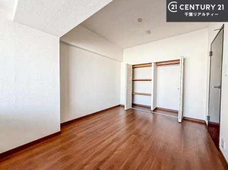 �m�� ���[�X�y�[�X�����Ă��܂��I�������X�b�L�����ڂ��鎖���ł��܂��ˁB
�Ƌ��I�΂Ȃ��V���v���ȃf�U�C���ׁ̈A�Ƌ��I�΂����C�ɓ���̋�ԍ�肪�ł������ł��ˁB