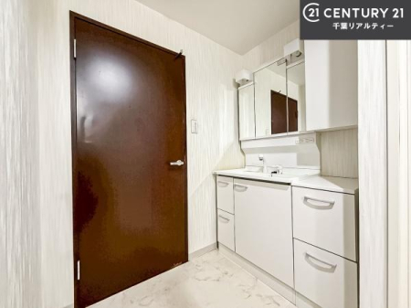 ���ʑ�E���ʏ� �O�ʋ��d�l�̐��ʏ��́A�g�����Ȃ݂����₷������I���͎��[�ɂȂ��Ă��܂��B�h���C���[�₨���ϓ����Еt������̂Ő��ʑ������X�b�L���ƌ����邱�Ƃ��o���܂��I