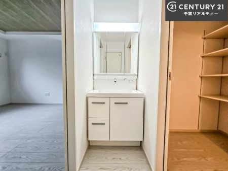 ���ʑ�E���ʏ� �O�ʋ��d�l�̐��ʏ��́A�g�����Ȃ݂����₷������I���͎��[�ɂȂ��Ă��܂��B�h���C���[�₨���ϓ����Еt������̂Ő��ʑ������X�b�L���ƌ����邱�Ƃ��o���܂��I