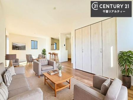 ���r���O �Ƌ��CG�p�[�X�ł��B�傫�ȑ����炽���Ղ�̗z���������閾�邢���r���O�B�J�����̂��郊�r���O�ŉƑ��c���̂��났�̎��Ԃ��߂����܂��B