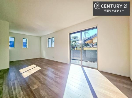 ���r���O �J�����̂���L�XLDK�I�\�t�@�[��_�C�j���O�e�[�u����u���Ă������ɂȂ�Ȃ��̂ŉ��K�ɉ߂����܂��I�R�~���j�P�[�V���������₷�����r���O�ł��I