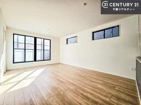 ���r���O �J�����̂���L�XLDK�I�\�t�@�[��_�C�j���O�e�[�u����u���Ă������ɂȂ�Ȃ��̂ŉ��K�ɉ߂����܂��I�R�~���j�P�[�V���������₷�����r���O�ł��I