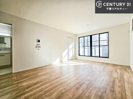 ���r���O �S�n�ǂ����r���O�͉Ƒ������R�ƏW�܂�܂��B�Ƒ��c�R�̎��Ԃ����������ł��B���Ƒ��ƁA����w�[���������Ԃ��߂��������ł��ˁB