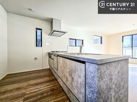 �L�b�`�� ��l�C�̑Ζʎ��V�X�e���L�b�`�����̗p���Ă��܂��I���Ƒ��̃R�~���j�P�[�V���������R�Ƒ�����݌v�ł��B
���q�l�ɂ��ڂ��͂��̂Ŋ������ł��ˁI�L�X�g���ĉ��K�ɍ�Ƃ��i�݂܂��B