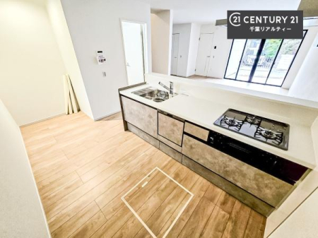 �L�b�`�� ��l�C�̑Ζʎ��V�X�e���L�b�`�����̗p���Ă��܂��I���Ƒ��̃R�~���j�P�[�V���������R�Ƒ�����݌v�ł��B
���q�l�ɂ��ڂ��͂��̂Ŋ������ł��ˁB�L�X�g���ĉ��K�ɍ�Ƃ��i�݂܂��B