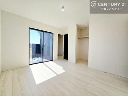 �m�� �L�x�Ȏ��[�X�y�[�X�ŁA�Z��Ԃ�������B
��������}���A��������Ԃ�ۂĂ���[�[���̏Z�܂��ł��B