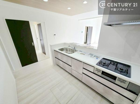 �L�b�`�� ��Ƃ肠�钲���X�y�[�X�ō�Ƃ����₷�����K�ȃL�b�`���ł��I
���q�l�ƈꏏ�ɂ��َq������y���߂�L�X�X�y�[�X�ł��B�y�����������ԂɂȂ肻���ł��ˁI