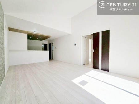 ���r���O �S�n�ǂ����r���O�͉Ƒ������R�ƏW�܂�܂��B�Ƒ��c�R�̎��Ԃ����������ł��B���Ƒ��ƁA����w�[���������Ԃ��߂��������ł��ˁB