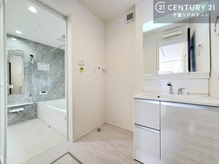 ���ʑ�E���ʏ� �O�ʋ��d�l�̐��ʏ��́A�g�����Ȃ݂����₷������I���͎��[�ɂȂ��Ă��܂��B�h���C���[�₨���ϓ����Еt������̂Ő��ʑ������X�b�L���ƌ����邱�Ƃ��o���܂��I