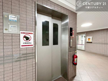 ���̑����p�� �G���x�[�^�[�����ŁA�����̈ړ����X���[�Y�B��K�ւ̃A�N�Z�X�����K�Ȃ��߁A���N�z�̕��⏬���Ȃ��q���܂����邲�ƒ�ɂ����S�ł��B���K���Ɨ��֐������˔������Z�܂��ł��B