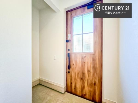 ���� �y�Ԏ��[�ƃV���[�Y�{�b�N�X�̗������������ꂽ���ւ͂��ł��X�b�L���I���Ќ��n�ɂāA���[�͖L�x�ȏZ�܂��̎g����������̊����������B