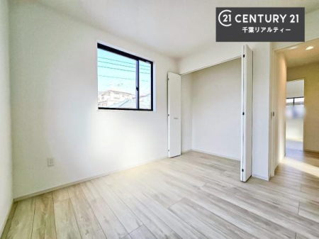 �q������ ���[�X�y�[�X���������Ă���A�ߗނ₨������A�w�p�i�Ȃǂ��������萮���ł��܂��B���������L���g���邽�߁A���K�Ő������Z��Ԃ��������܂��B