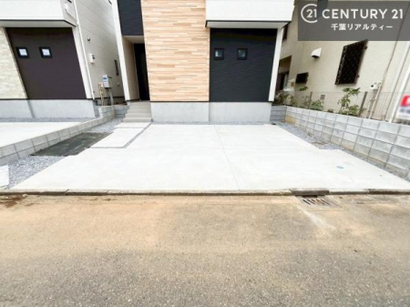 ���ԏ� ���ԃX�y�[�X��2�䕪����܂��I�Z�J���h�J�[�͂������A�o�C�N�⎩�]�ԂȂǂ��u���ꏊ�ɍ���܂���B