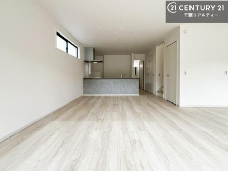 ���r���O �D�����z���܂肪���r���O����ł���ċ��S�n�̗ǂ���Ԃ����o���Ă���܂��I
���났�̎��Ԃ��߂����܂��I