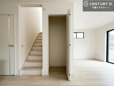 ���[ ���r���O�Ɏ��[�����邩��A�U�炩�肪���ȏ�������ʒu�ցB�S�n�悢��炵���x���܂��B