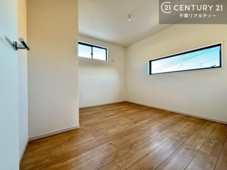 �q������ �m��5.5���͂Q�ʍ̌��Ŗ��邭�J���I�B�|���o�������Ȃ����ߊO���̎���������ɂ����A������������ԂɂȂ��Ă���A�w�K��V�тɂ��W���ł���q�ǂ������Ƃ��Ă҂�����ł��B