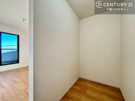 ���[ �E�H�[�N�C���N���[�[�b�g�t���ł��B��������̂��m���Ȃǂ����[���Ă��������ł��ˁI���ɂ���@�������ȂǋG�ߕ��̑傫�ȉƓd�����[�ł��܂��B