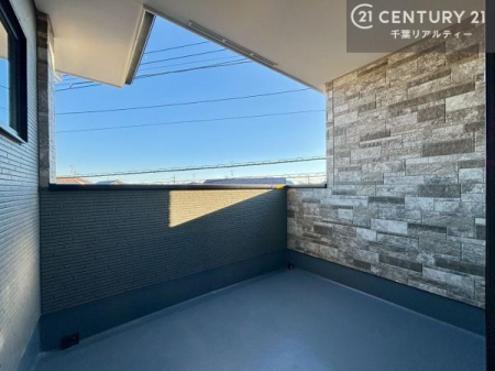 �o���R�j�[ �L�X�Ƃ����C���i�[�o���R�j�[�́A�}�ȉJ�ł����S���Đ��󕨂�������ق��A���났�̃X�y�[�X�Ƃ��Ă����p�ł���֗��ȋ�Ԃł��B