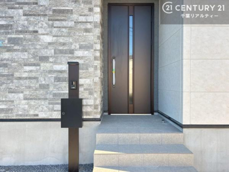 ���̑����n ���ӂɂ͏��E���w�Z��X�[�p�[�A�����Ȃǐ����{�݂������Ă���A�����̒ʊw�₨�����������S�B�����������X���݂ŁA�Ƒ��݂�Ȃ����K�ɉ߂�����Z���ł��B