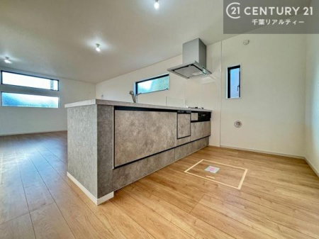 �L�b�`�� �L�b�`������_�C�j���O�A���r���O�܂ł���̂ƂȂ����݌v�ŁA�Ǝ��������X���[�Y�B���������Ȃ���Ƒ��Ƃ̎��Ԃ���؂ɂł��܂��B