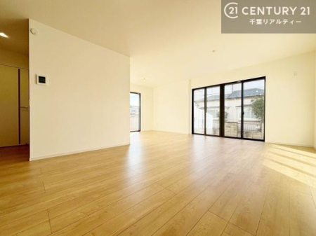 ���r���O ���ۂɂ������������ƁA�L�XLDK����K�Ȑݔ��̖��͂��������ł��܂��B���Ќ��n�ő̊����Ă݂Ă��������B
