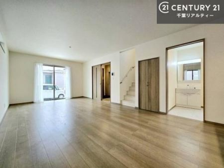 ���r���O �J�����̂���L�XLDK�I�\�t�@�[��_�C�j���O�e�[�u����u���Ă������ɂȂ�Ȃ��̂ŉ��K�ɉ߂����܂��I�R�~���j�P�[�V���������₷�����r���O�ł��I