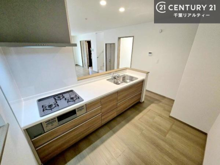 �L�b�`�� ��Ƃ肠�钲���X�y�[�X�ō�Ƃ����₷�����K�ȃL�b�`���ł��I
���q�l�ƈꏏ�ɂ��َq������y���߂�L�X�X�y�[�X�ł��B�y�����������ԂɂȂ肻���ł��ˁI