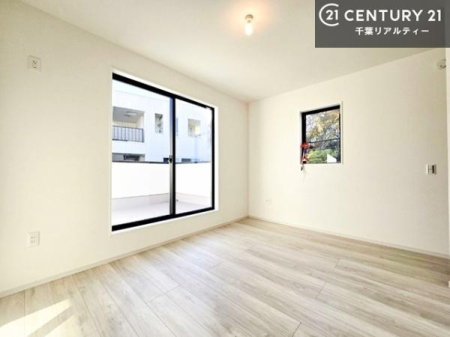 �m�� �o���R�j�[�ɖʂ��Ă���m���ł��B���邭�����肪����A���C����������ł��܂��I���N���āA�O�ɏo�Ĕw�L�т����[�ċz�����ǂ������}������邱�Ƃ��ł��܂��B