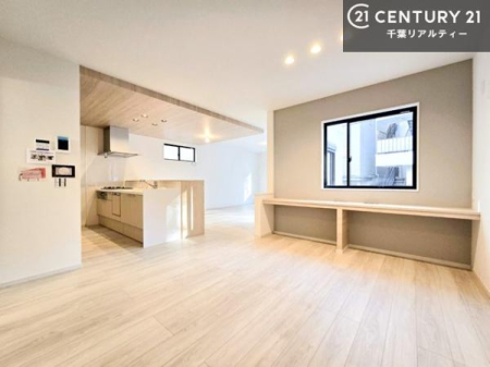 ���r���O �傫�ȑ����炽���Ղ�̗z���������閾�邢���r���O�B�J�����̂��郊�r���O�ŉƑ��c���̂��났�̎��Ԃ��߂����܂��B