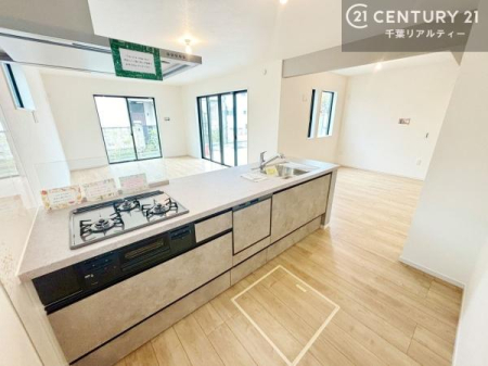 �L�b�`�� ��l�C�̑Ζʎ��V�X�e���L�b�`�����̗p���Ă��܂��I���Ƒ��̃R�~���j�P�[�V���������R�Ƒ�����݌v�ł��B
���q�l�ɂ��ڂ��͂��̂Ŋ������ł��ˁB�L�X�g���ĉ��K�ɍ�Ƃ��i�݂܂��B