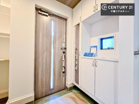 ���� �V���[�Y�{�b�N�X�t���Ȃ̂ŁA���ւ��Еt�����|�������₷���ł��I
�X�b�L���������ւŌ˂��J�����u�ԁA�������̂���S�n������Ԃ��o�}���Ă���܂��B