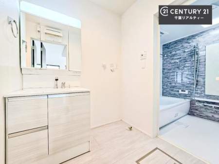 ���ʑ�E���ʏ� �O�ʋ��d�l�̐��ʏ��́A�g�����Ȃ݂����₷������I���͎��[�ɂȂ��Ă��܂��B�h���C���[�₨���ϓ����Еt������̂Ő��ʑ������X�b�L���ƌ����邱�Ƃ��o���܂��I