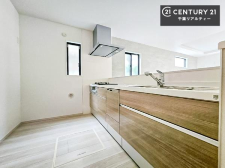 �L�b�`�� ���C��t���̃L�b�`���Ȃ̂ň��S���ăK�X���g�p�ł��܂��I
���ȏL�����ǂ��o���Ă���ĉq���I�ȃL�b�`�����ۂĂ܂��ˁI
